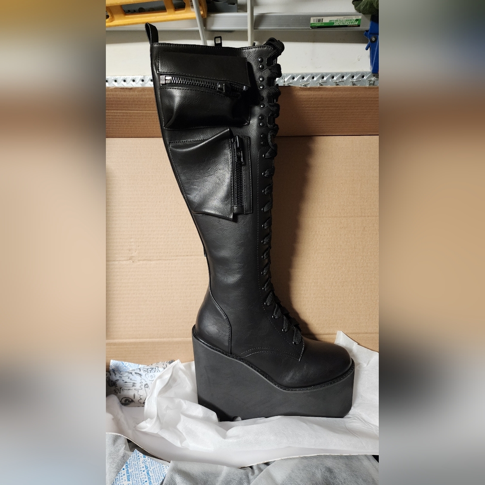 DOLLSKILL Current mood Obsidian pocket platform boots